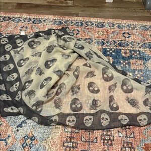 Skull Print Lightweight Scarf in Black and Cream